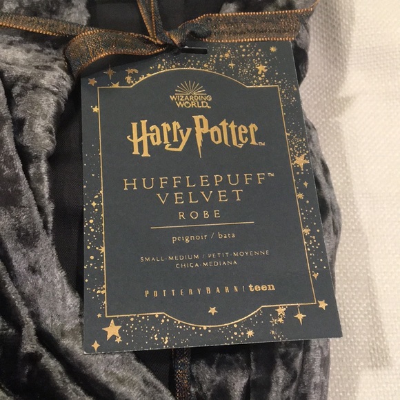🏰Harry Potter🏰 x Pottery Barn HUFFLEPUFF Teen Velvet Robe - Picture 13 of 16